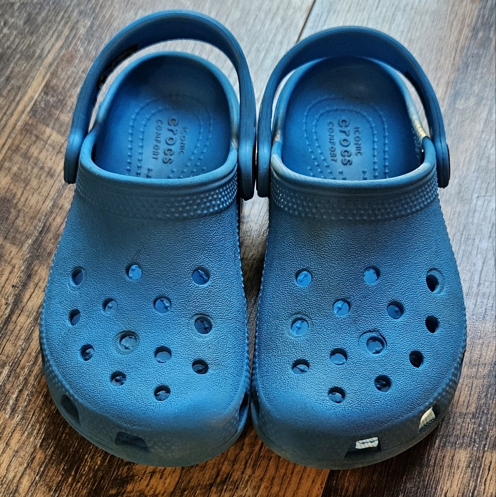 Kids crocs size 10